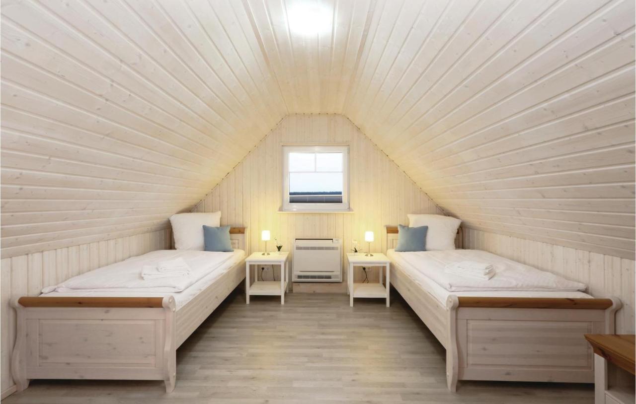 Beach Front Home In Zerpenschleuse With Wifi Extérieur photo